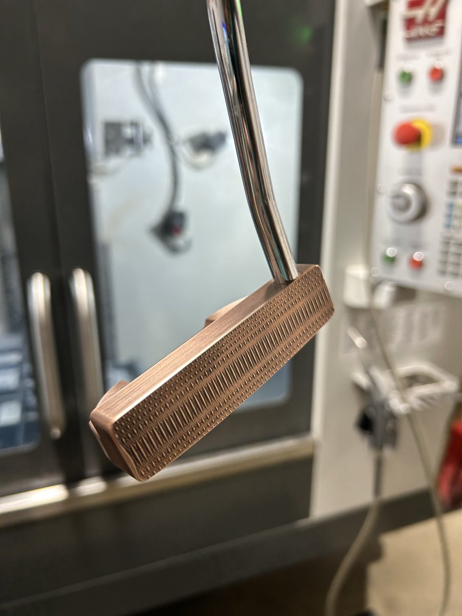 DoerflerJared's tweet image. Let’s give this putter away. 
72 lie
3 loft 
Copper plate finish
303 Stainless Steel 
Here’s how to win. 
• Retweet this tweet. 
• Click the link in the next tweet below to submit your email address. 
Contest will run through Monday 10/27 at 1:00 pm Central. Winner will be…