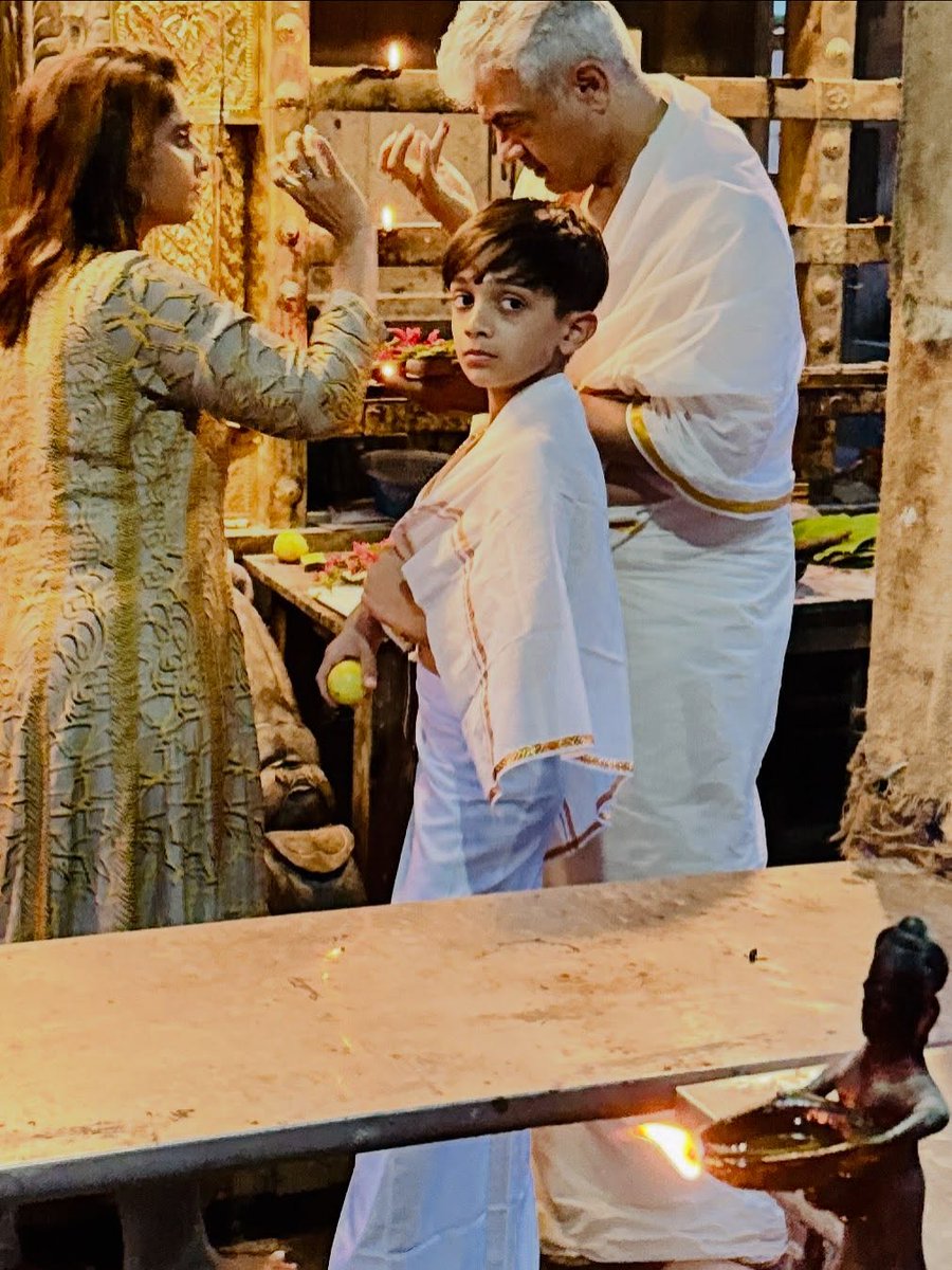 RanjithAadvik's tweet image. Exclusive pics of #AjithKumar Sir And Family during a temple visit in Peruvemba,Palakkad 😍🧨 

#Ak64 #AjithKumarRacing