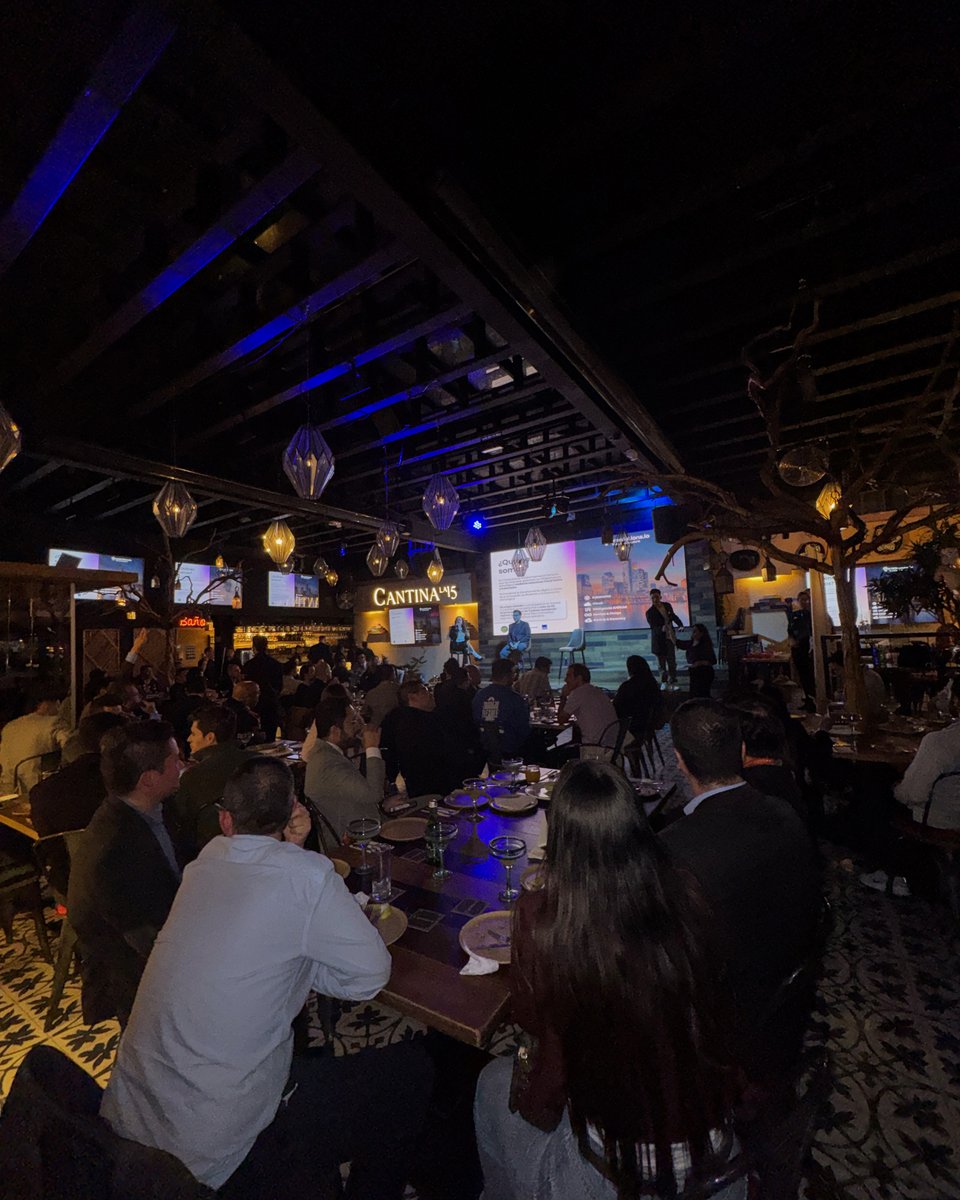 ccsolutions_lat's tweet image. Anoche en Bogotá celebramos más que un evento: marcamos el inicio de una nueva etapa para CCSolutions.io 🚀
Hablamos de IA, autonomía tecnológica e innovación desde la infraestructura propia.
Y estrenamos oficialmente nuestra operación en Colombia 🇨🇴 con Carolina Vásquez…