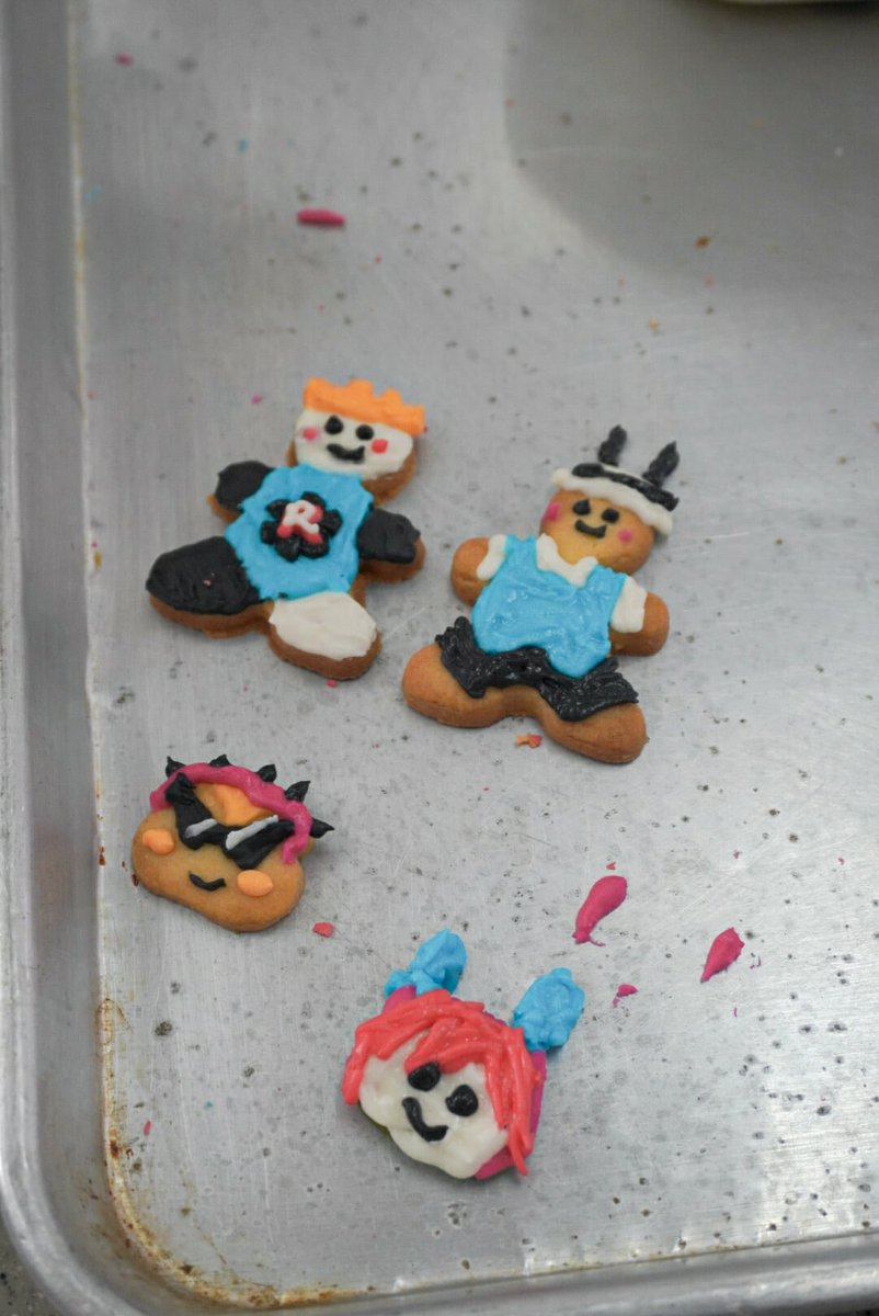 CelestyMok's tweet image. We baked cookies today! So how can i make this about my fixation.... 
#scripter #luckymaxxer #reverse_polarity #orca_sparkles #robloxadmins