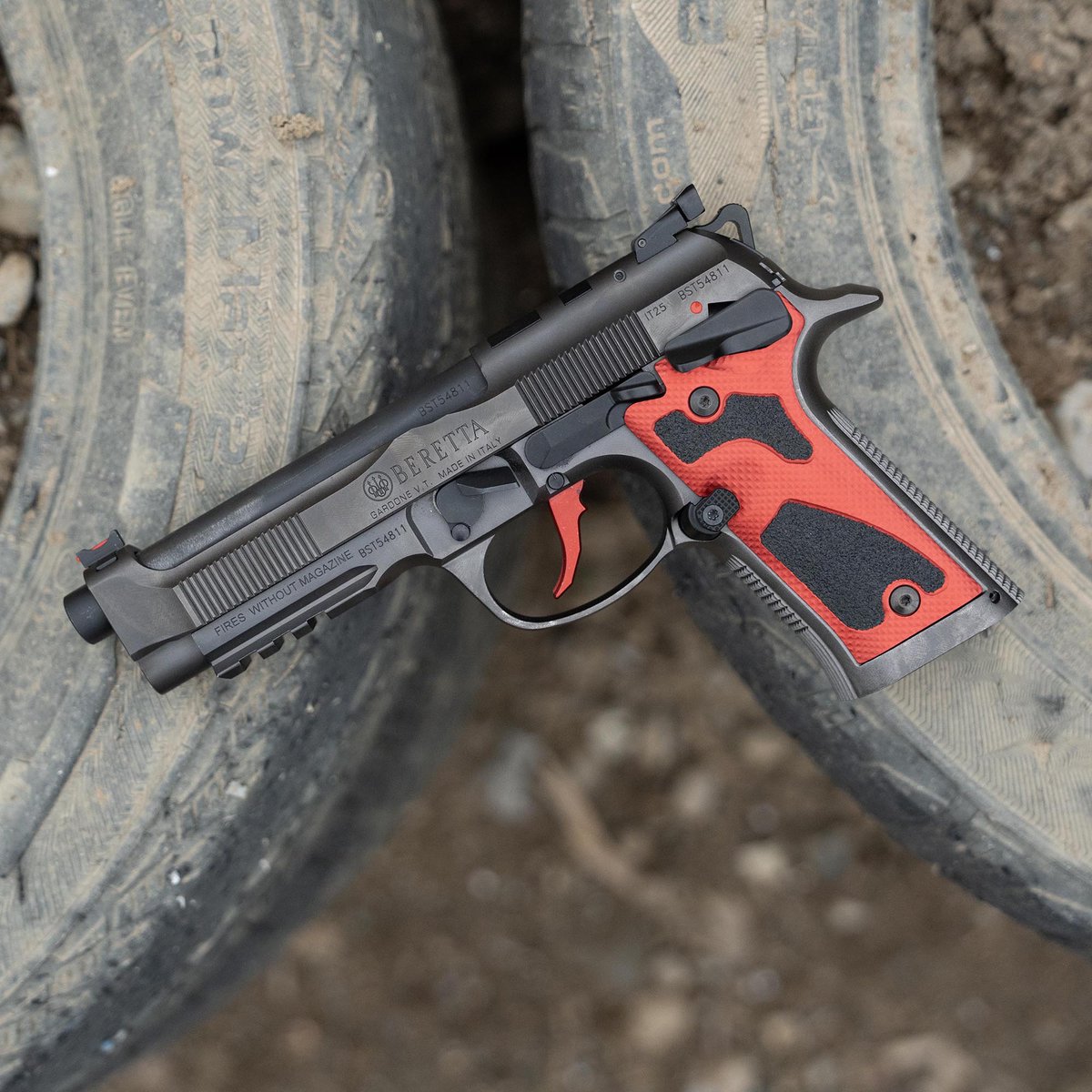 Discover the new Dark Series bit.ly/47WlkQG #Beretta #92XPerformance #1ChoiceOfChampions