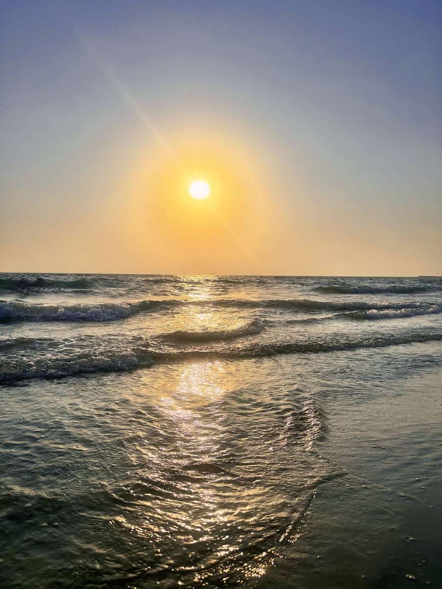 ﴿ قُل لَّوْ كَانَ الْبَحْرُ مِدَادًا لِّكَلِمَاتِ رَبِّي لَنَفِدَ الْبَحْرُ قَبْلَ أَن تَنفَدَ كَلِمَاتُ رَبِّي وَلَوْ جِئْنَا بِمِثْلِهِ مَدَدًا﴾ 
الكهف: ١٠٩