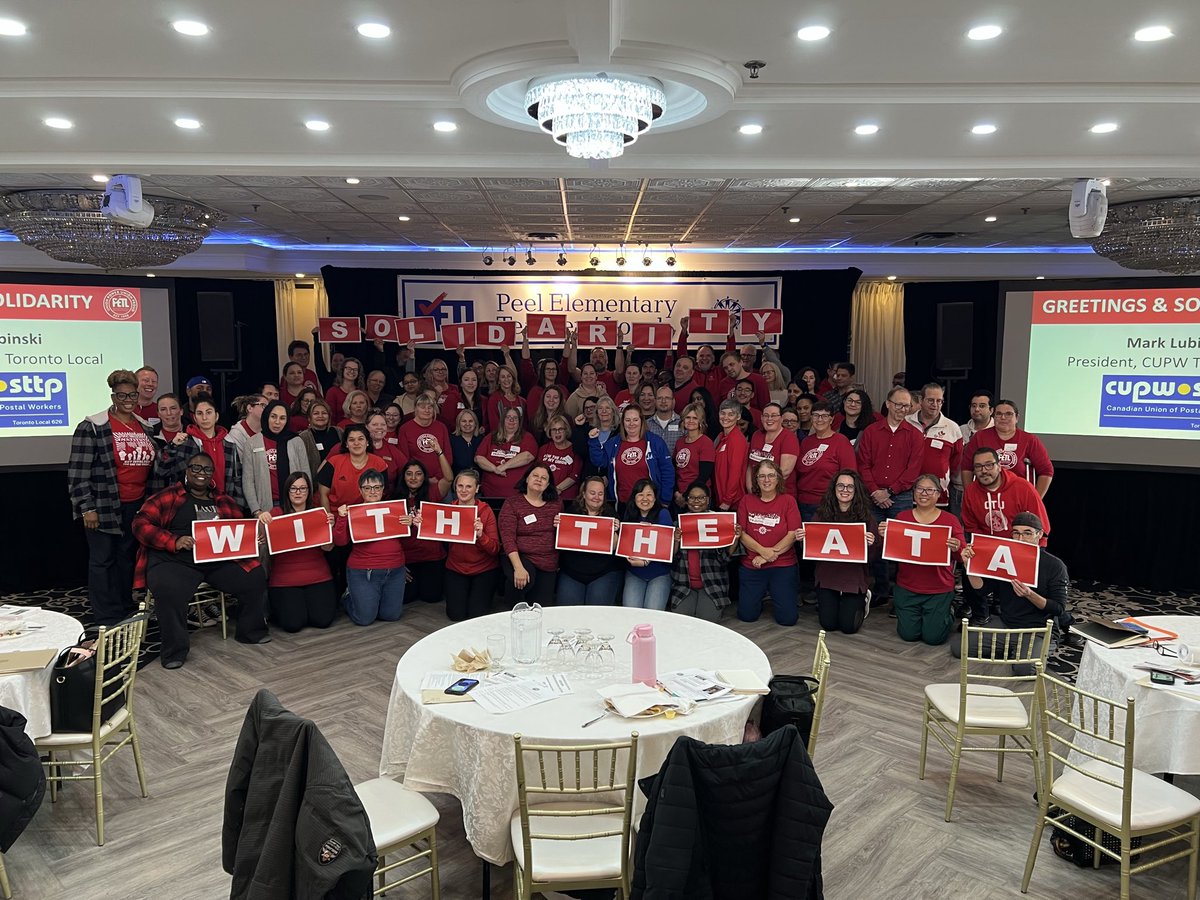ETFOPeel's tweet image. To the 55k members of @AlbertaTeachers (ATA):

The 7,000 members of @ETFOPeel are with you in your fight against a regressive, neoliberal, &amp;amp; destructive Alberta govt. In Ontario, we know a thing or two about what you’re up against.

Strength &amp;amp; solidarity.

#ETFO #OntEd #OnLab
