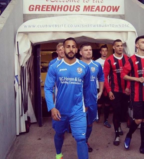 Good luck to our manager, committee member, player and genuine club legend Sidders, who takes on the Lisbon marathon tomorrow 🏃🇵🇹

All the best Sid! ⚫️⚪️