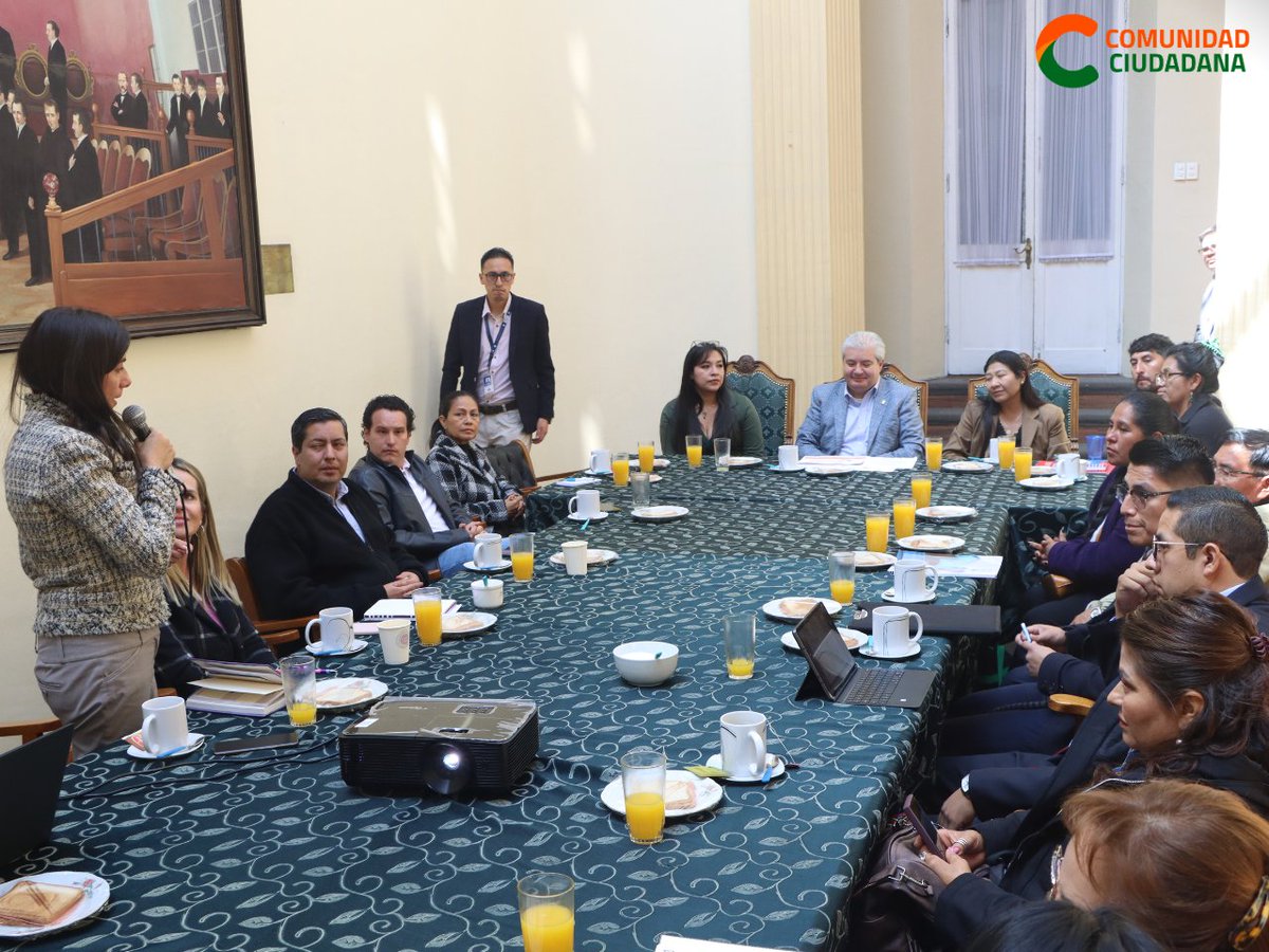 Esta mañana realizamos un encuentro con los parlamentarios electos de las nuevas fuerzas políticas para coordinar y fortalecer el trabajo conjunto que permita construir una agenda parlamentaria democrática, responsable y comprometida con el país