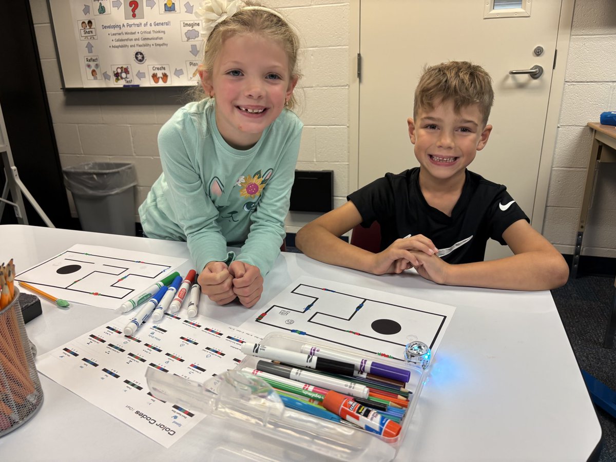 awlswa's tweet image. These computer scientists worked to code our Ozobot robots through a Fall themed maze they designed! @OSLN #DesignChallenge #STEAM