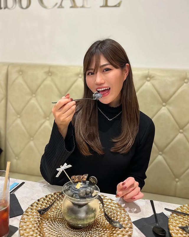 DanielDemarch's tweet image. Caught in the act of sweet temptation 😋🍧