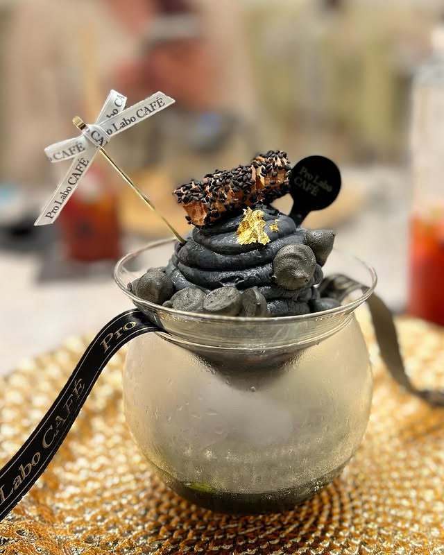 DanielDemarch's tweet image. Caught in the act of sweet temptation 😋🍧