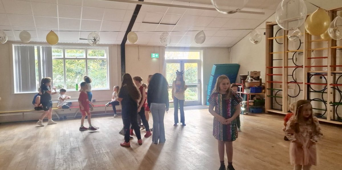 Happy half-term!!

We finished with a fantastic Halloween Disco.

Thank you to the PTA for your help this afternoon.

🌳 🎃 🪩 🌳