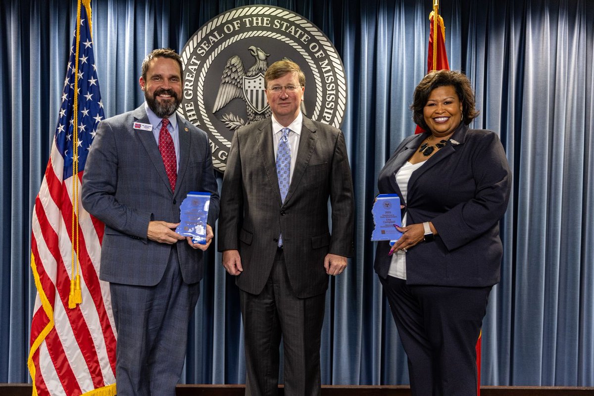 Enjoyed getting to recognize <a href="/mdaworks/">Mississippi Development Authority</a>’ Lisa Campbell and <a href="/NorthwestMSCC/">Northwest Mississippi Community College</a>’s Dr. Michael Heindl at this year’s Excellence in Government Awards.

They are two incredible public servants who have made our state better!