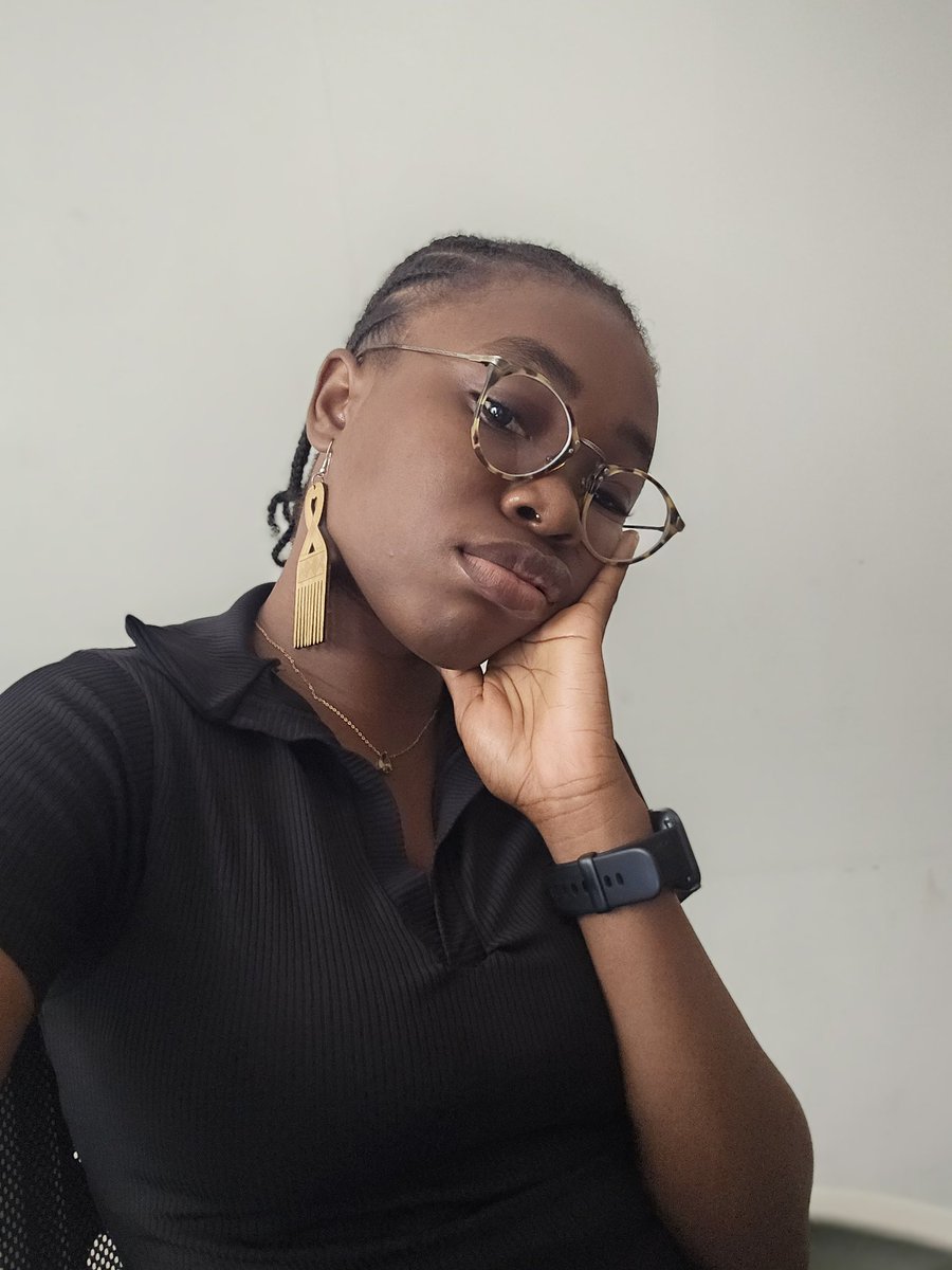 thebrownbeee's tweet photo. Meee, can I join? 
I am team take-off-wig in office😂😂😂 https://t.co/i8zYlAbKFb