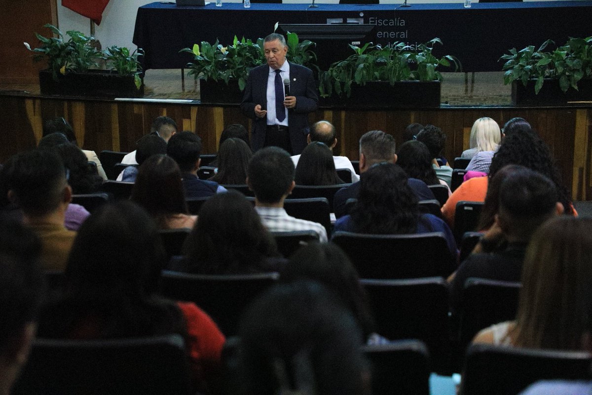 #IFPES, casa de estudios de la <a href="/FiscaliaCDMX/">Fiscalía CDMX</a>,  y el @colegionotarioscdmx, inauguraron el curso "Análisis dogmático sobre el delito de despojo"

Acción clave del Programa de Política Criminal y Persecución Penal 2025 para garantizar a la sociedad su derecho a la seguridad jurídica