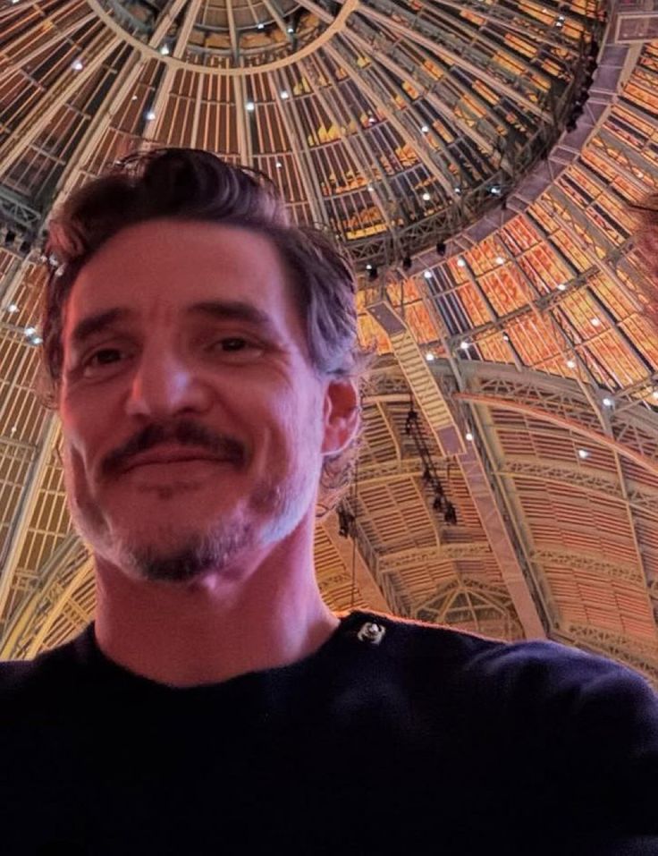 euteodore's tweet image. Sekian untuk hari ini, pose bapak bapak dulu