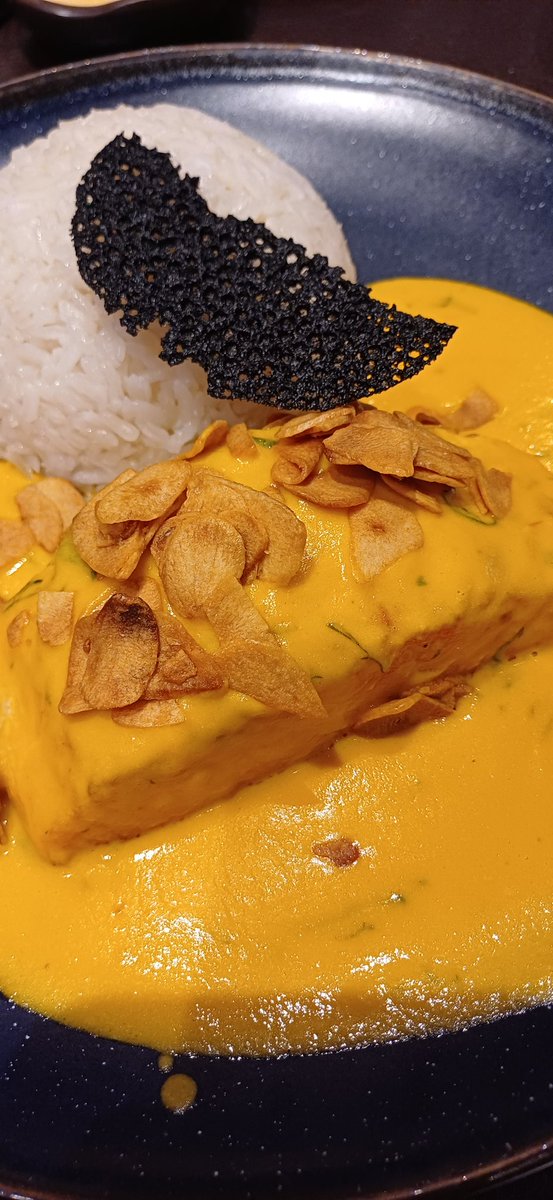 cristobalreus's tweet photo. Salmon al ajo con arroz 🤤
#BordeRio #Vitacura 
@Rhavennai @Crishonline @Claudiotter @franrubinstein https://t.co/fpOhENOmhG