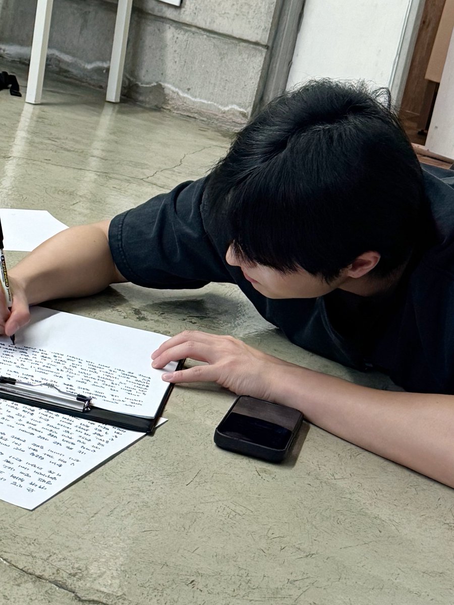 tree_of_dnwm's tweet photo. 알고보면 팬보다 가수쪽이 더 짝사랑이라던데 승연이는 한결같이 변함없이 같은 마음으로 무즈를 지독히 사랑하고 있는거같음 
오래오래너의인생을응원하겠음🫶 https://t.co/xOGJP5xjxY
