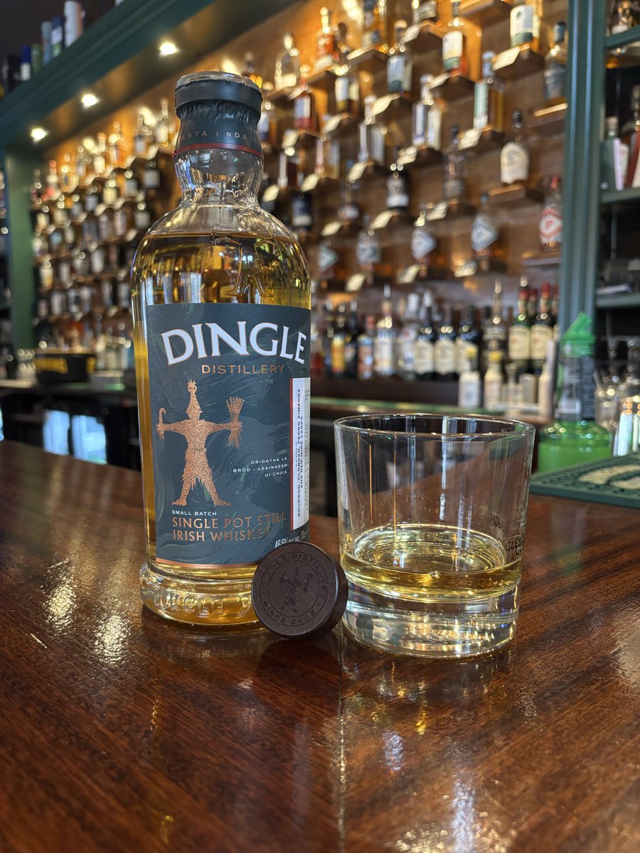 Welcome to the Wall <a href="/DingleWhiskey/">Dingle Distillery</a> Pot Still ☘️🥃

The first core Single Pot Still release from Dingle Distillery matured in Bourbon, Oloroso Sherry, PX, and Red Wine casks. Bottled non-chill-filtered at 46.5% ABV

Slainte 

#dingle #kerry #potstill #whiskey #drinkirish ☘️🥃☘️