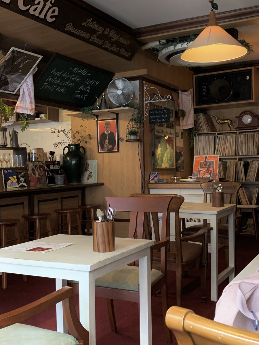 혼자 서촌 나들이~🚶‍♀️
보키 마테 팝업 구경하고 카페에서 맛있는 거 먹으면서 밀린 과제..👩‍💻