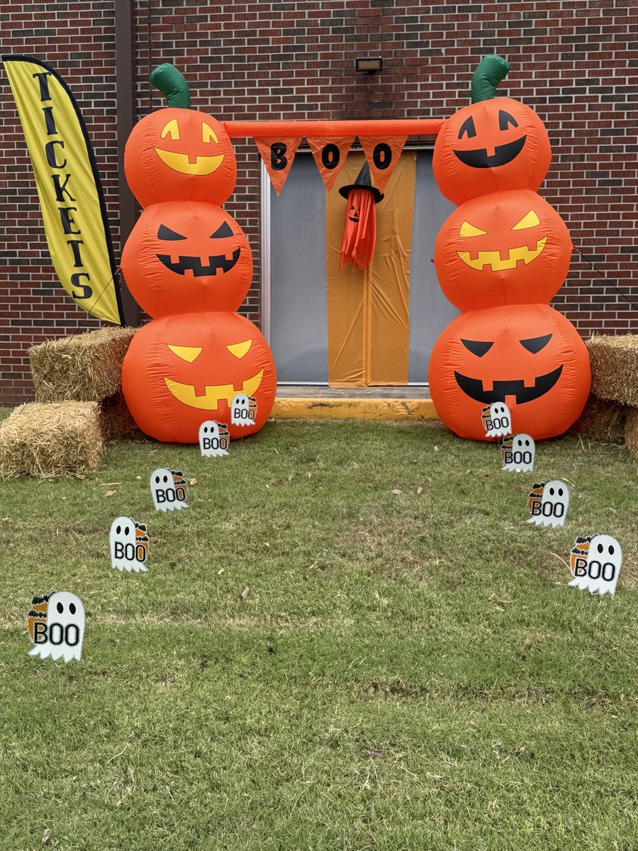 The City of Bartlett, TN Parks &amp; Recreation Department is getting all set up for tonight’s Halloween Carnival. Come on out and bring the little ones. Singleton Haunted House  and Carnival TONIGHT 6p-8p
7266 3rd Road Bartlett.