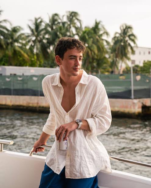 My heart is broken over the death of Ben Bader, one of the greatest lights in the young Miami entreprenuer scene. 

Such a laid-back, welcoming young Man finding success in a genuine way!

My condolences to his brothers <a href="/brezscales/">Brez</a> and <a href="/CardinalMason/">Mason</a> and the gang!