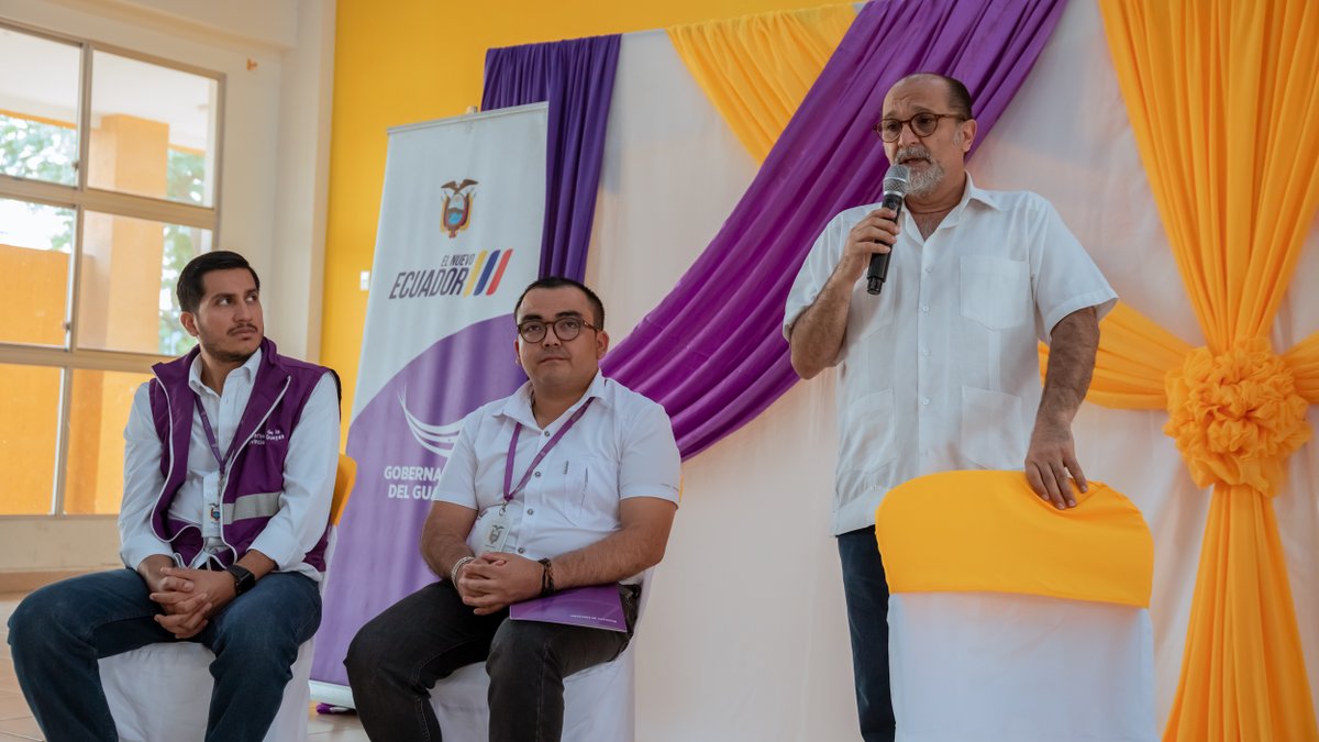 goberguayasec's tweet photo. #Milagro
El gobernador Humberto Plaza compartió un conversatorio con estudiantes sobre liderazgo, valores y participación ciudadana.

Jóvenes que inspiran y construyen el futuro del Nuevo Ecuador con visión y compromiso.

#JóvenesQueInspiran 
#ElNuevoEcuadorImpulsa https://t.co/J2XuI9r3pU