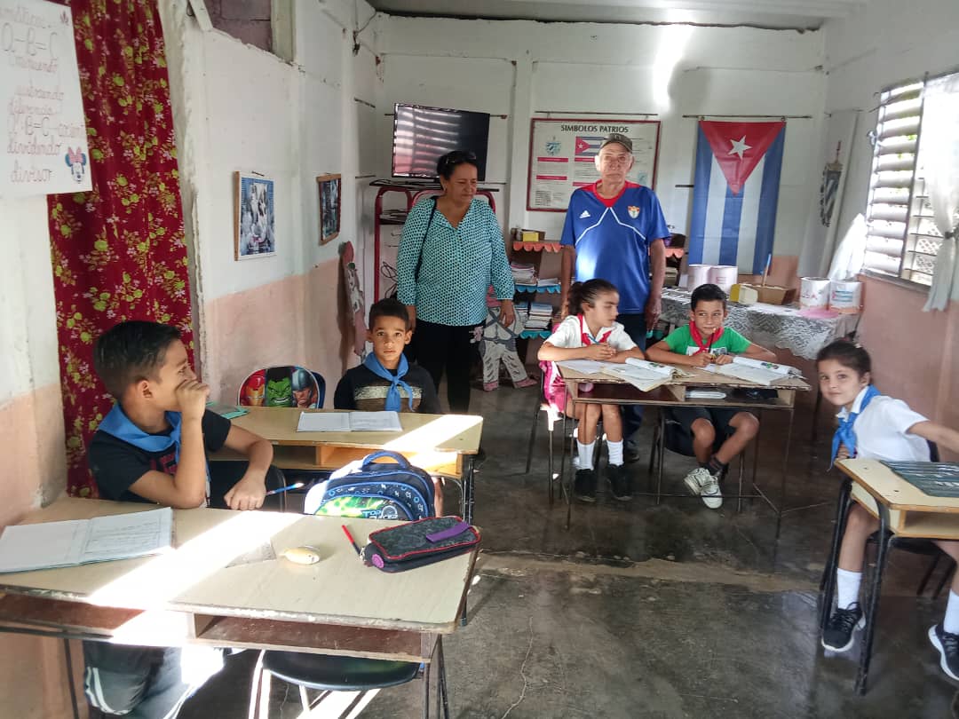 JJimenez_1812's tweet image. Celebramos este 31 de octubre la constitución de las Asambleas Municipales del Poder Popular y en #Jatibonico los 49 años ininterrumpido del delegado Eugenio Álvarez Cala, más conocido como el Curro de Melones. #PoderDelPueblo #SanctiSpíritusEnMarcha.