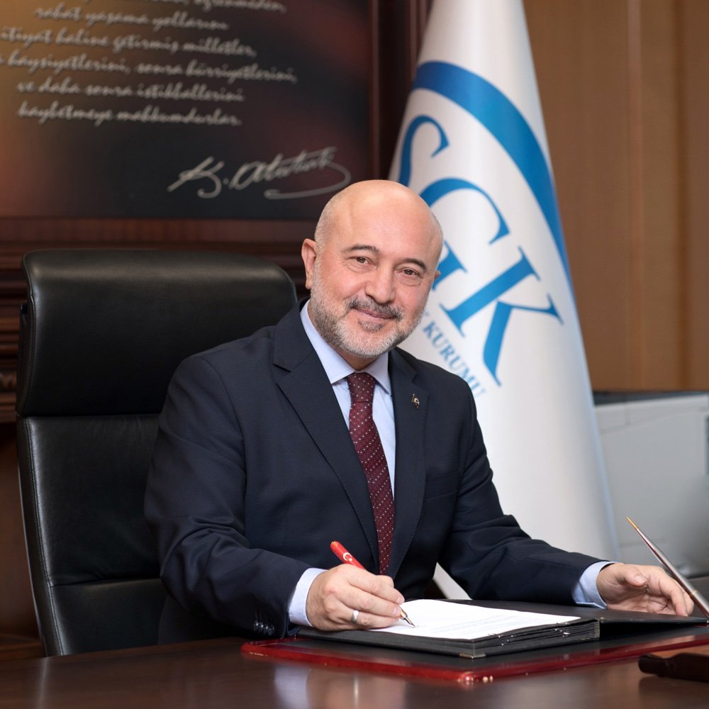 🛑 Sayın başkan;
1) EYT ile sadece 48 yaş değil 40-43 yaş arası çok kişi emekli oldu.
2) Bu hakkı tanıyan kanunu çıkaranlar vatandaşlar arası adalet gereği kademeli emekliliği de vermek zorundalar.
📍İki kardeş arasında 17 yıl fark mı olur?
#YeterKademeyiVerin