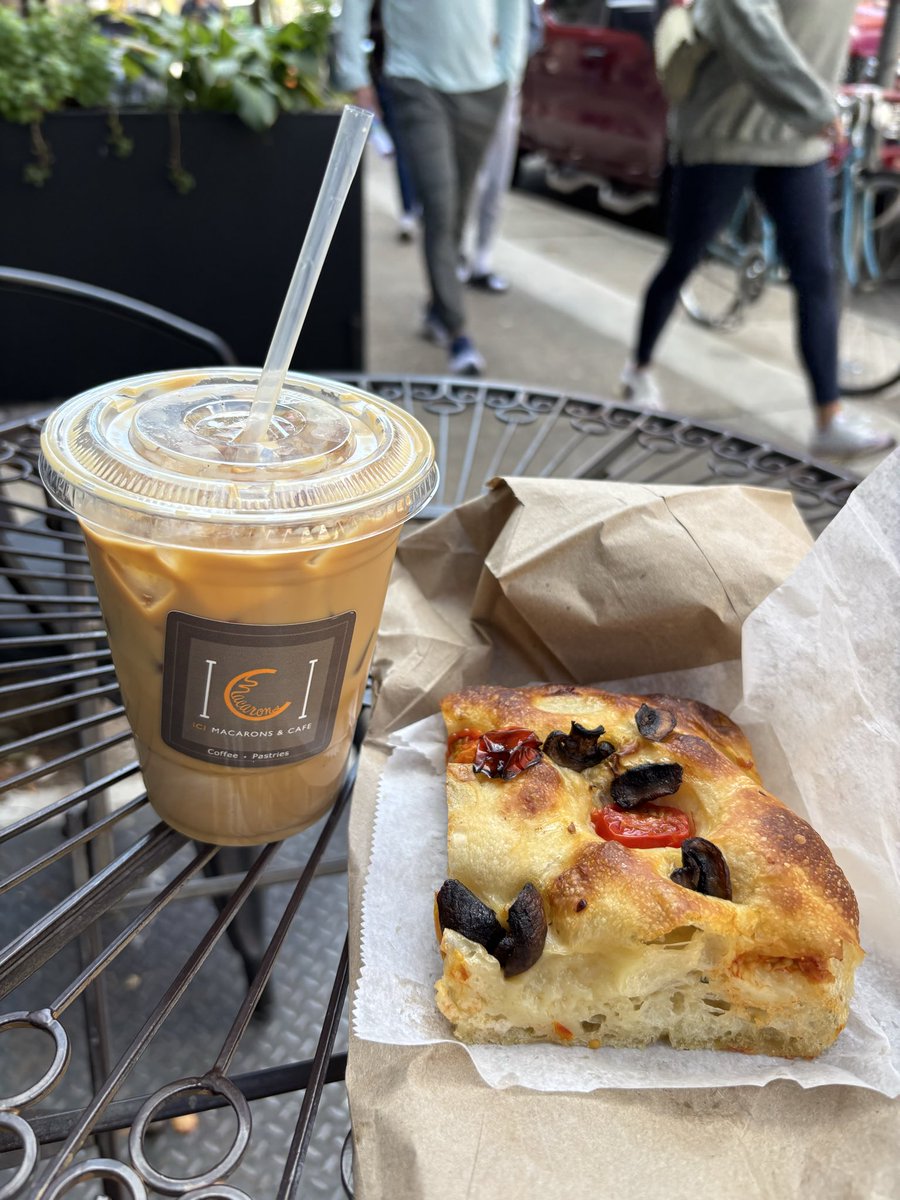 _stephonme_'s tweet image. Enjoying my day off with my silly little iced coffee and focaccia