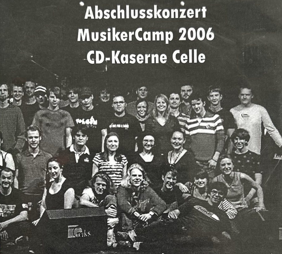 combiful's tweet image. „Nicht die Bühne,
sondern ein Workshop veränderte alles.“

Im MusikerCamp 2006 traf Norman Keil auf Jens Krause - der Beginn einer musikalischen Partnerschaft mit Tiefgang.

newsline.combiful.com/der-klang-des-…

#normankeil #immerfürimmer #willstdumitmirgehen #combiful