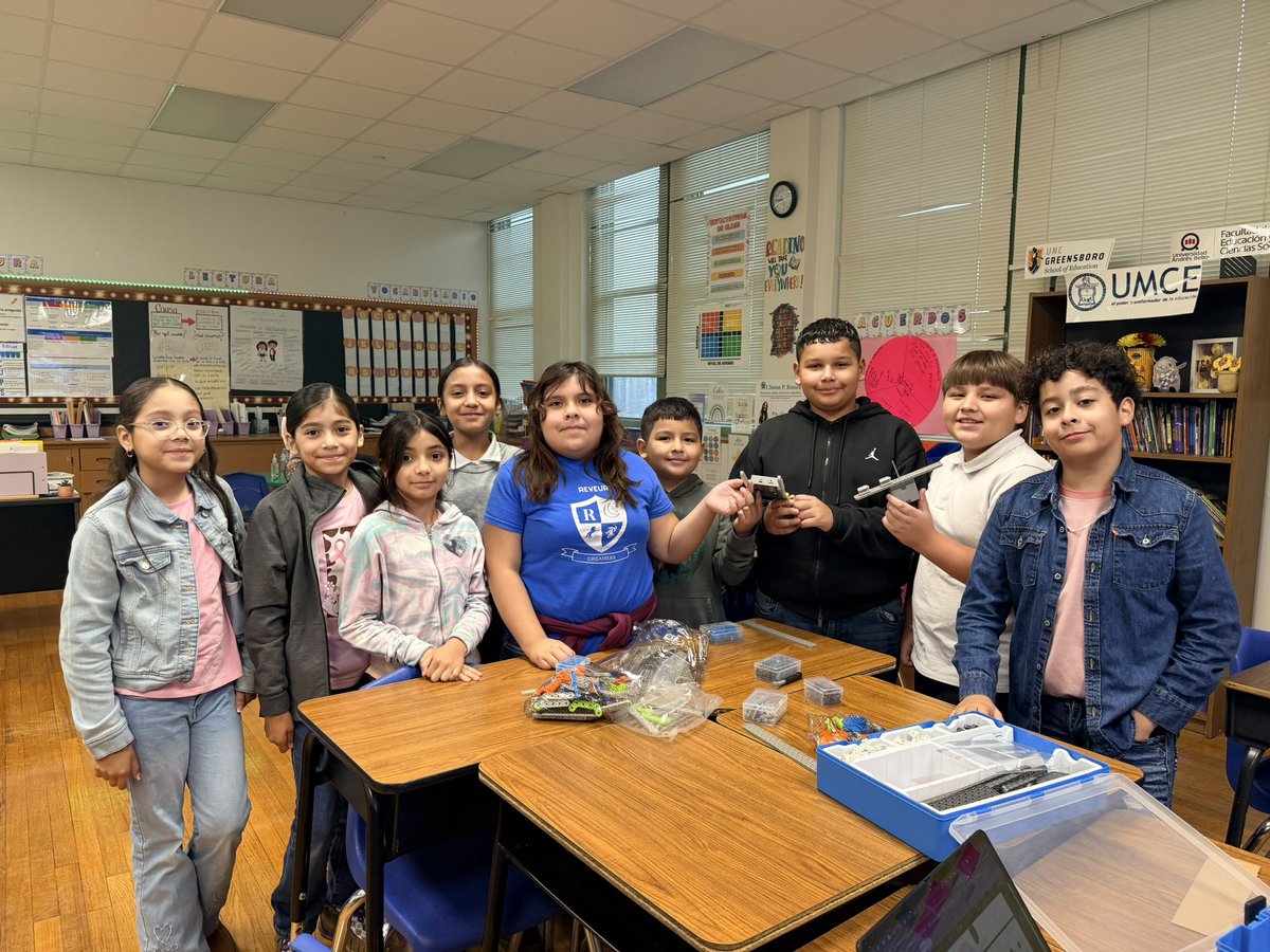 Russell’s robotics team is busy exploring, learning, and collaborating! Proud to see their leadership shine as they take on roles and responsibilities within the team. 🎉

<a href="/carlosrobotics/">Carlos Hernandez</a> <a href="/charapace08/">Chara Pace</a> <a href="/UmojaTurner/">Umoja Turner</a>