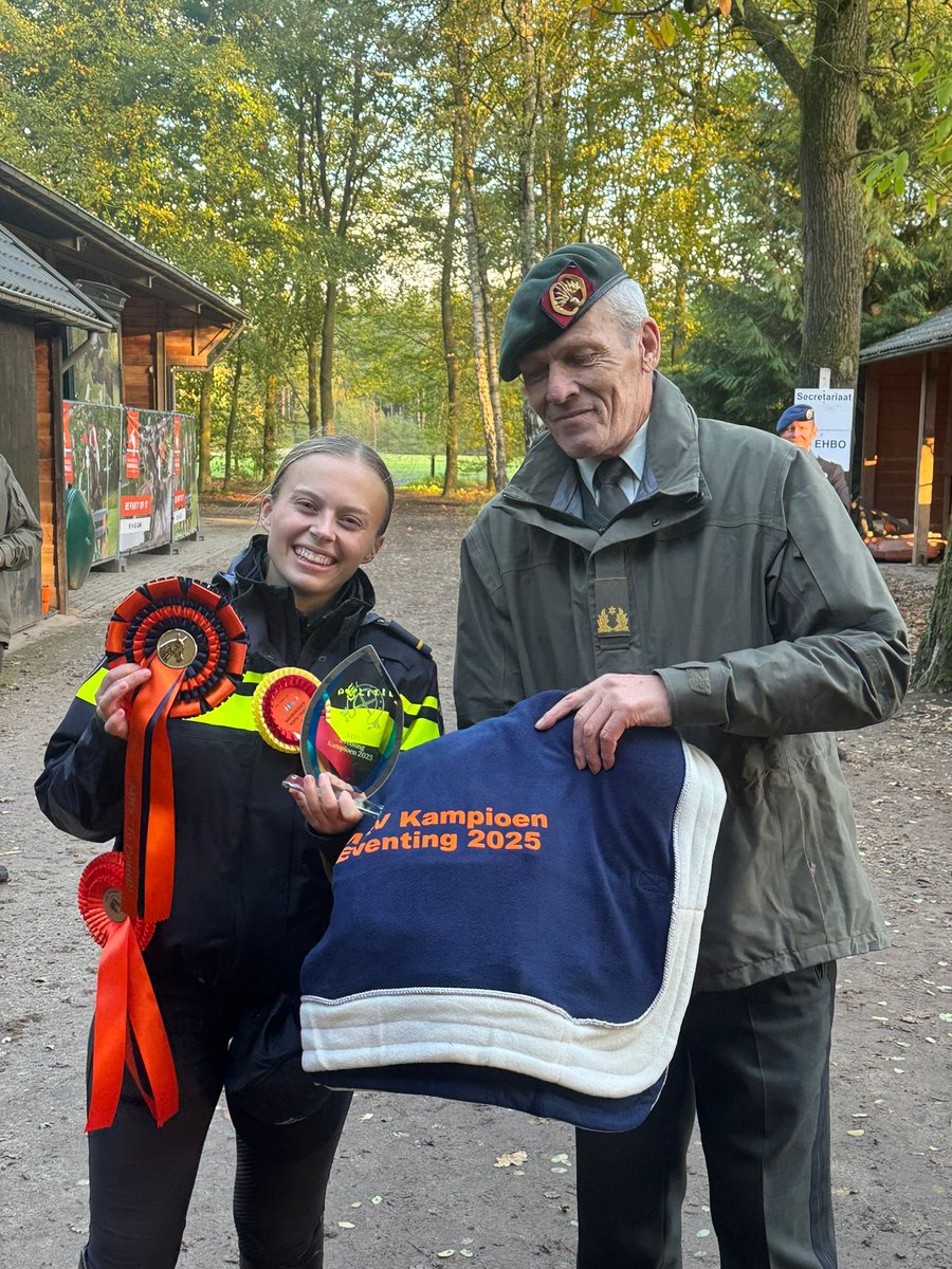 Ons NPB lid en aspirant van <a href="/POL_DenHaag/">Politie Eenheid Den Haag</a> 
Emma is Nederlands Kampioen Eventing voor geüniformeerde in de klasse L/M

We zijn super trots op haar! 
Gefeliciteerd🩵
#eventing2025