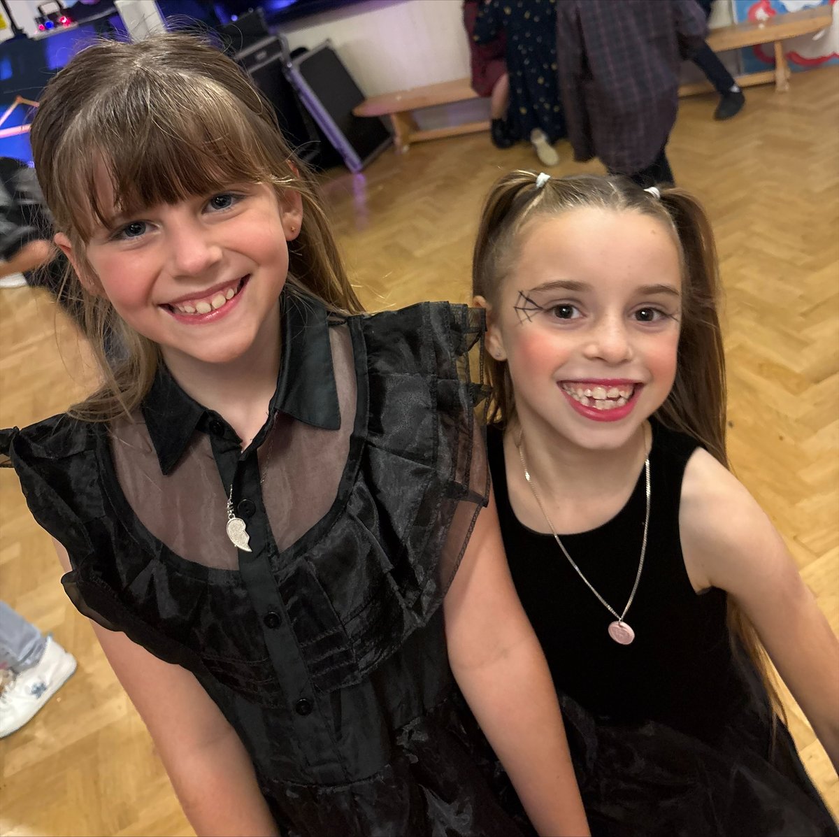 ManorDidcot's tweet image. Disco lights, autumn vibes, and plenty of happy faces at Manor Primary School! 🍁🕺 The children had an incredible time at our Autumn Disco last week! 🎶✨