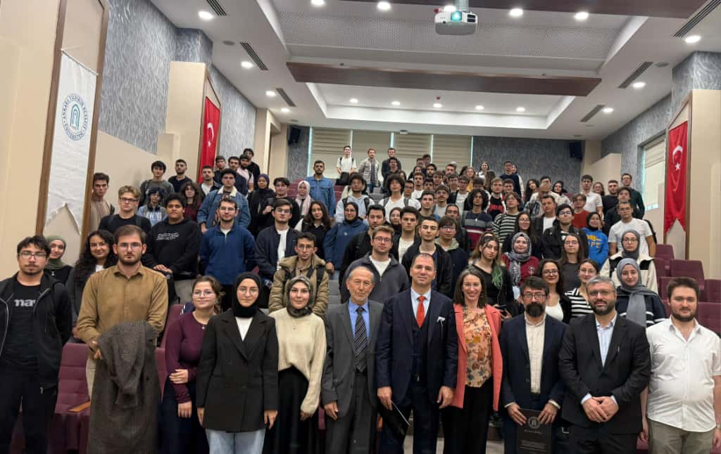 Genel Müdürümüz Faruk İnaltekin, Ankara Yıldırım Beyazıt Üniversitesi TechnoSpace Kulübü tarafından düzenlenen “Teknoparklarda Araştırma ve Kariyer” etkinliğinde konuşmacı olarak yer aldı.

Teknoparkların araştırma, girişimcilik ve kariyer ekosistemlerindeki stratejik rolü
