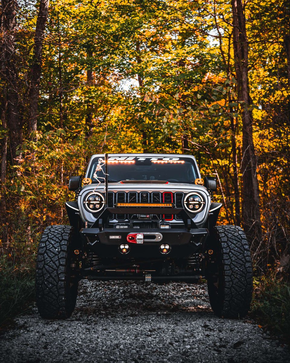 Quadratec's tweet image. Fall so hard... @Lone.Rubicon 🍂
#FrontEndFriday #FEF