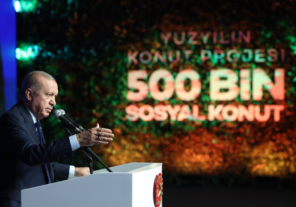 Cumhurbaşkanımız Sayın <a href="/RTErdogan/">Recep Tayyip Erdoğan</a> ’ın teşrifleriyle gerçekleşen
“Yüzyılın Konut Projesi” Tanıtım Programı’na katılım sağladım.

Cumhurbaşkanımız, proje kapsamında
500 bin konutun yapılacağını müjdeledi.

Ayrıca 3 çocuğu olan ailelere yüzde 10,
emeklilerimize yüzde 20,
18-30 yaş