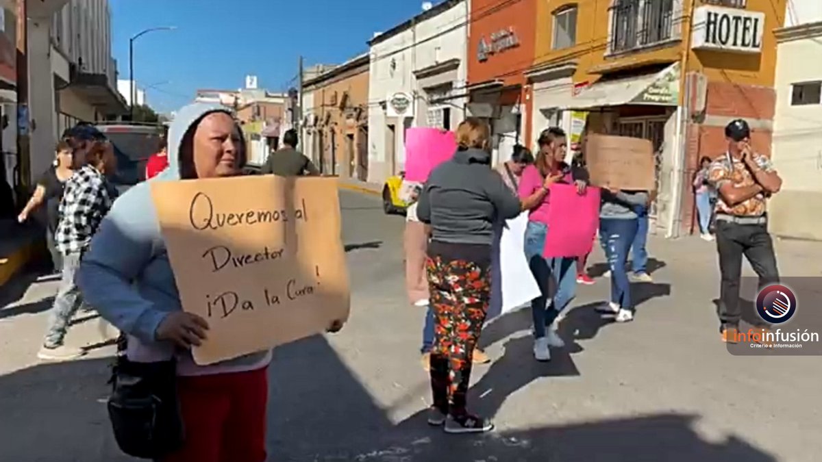 InfoInfusionDgo's tweet image. ⚠️|| Familiares de bebé sustraída protestan frente al Hospital Materno Infantil #Durango
Exigen justicia, la presentación con vida de Judith y respuestas sobre las fallas de seguridad en el hospital. La recién nacida necesita medicamento.
🔗tinyurl.com/mrxp4hnd