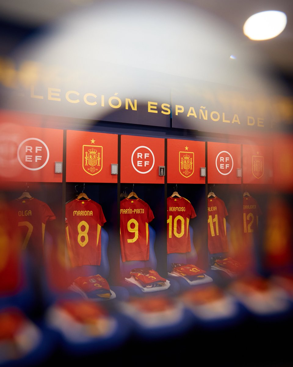 SEFutbolFem's tweet photo. ❤️ El rojo toma los 𝘃𝗲𝘀𝘁𝘂𝗮𝗿𝗶𝗼𝘀 de La Rosaleda...

😌 ... y le sienta GENIAL.

#UWNL | #JugarLucharYGanar https://t.co/kuDXU5FWev