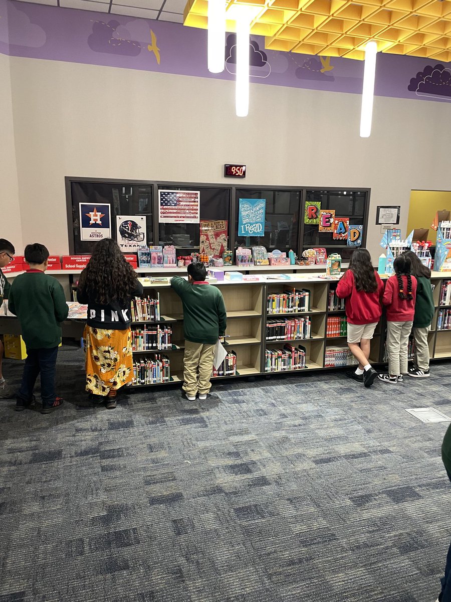 Mata_Library's tweet image. Day 2 of Book Fair Preview Day! Sales start Oct 27th. ⁦@mataeagles⁩ ⁦@FamilyCMata⁩ #matareads