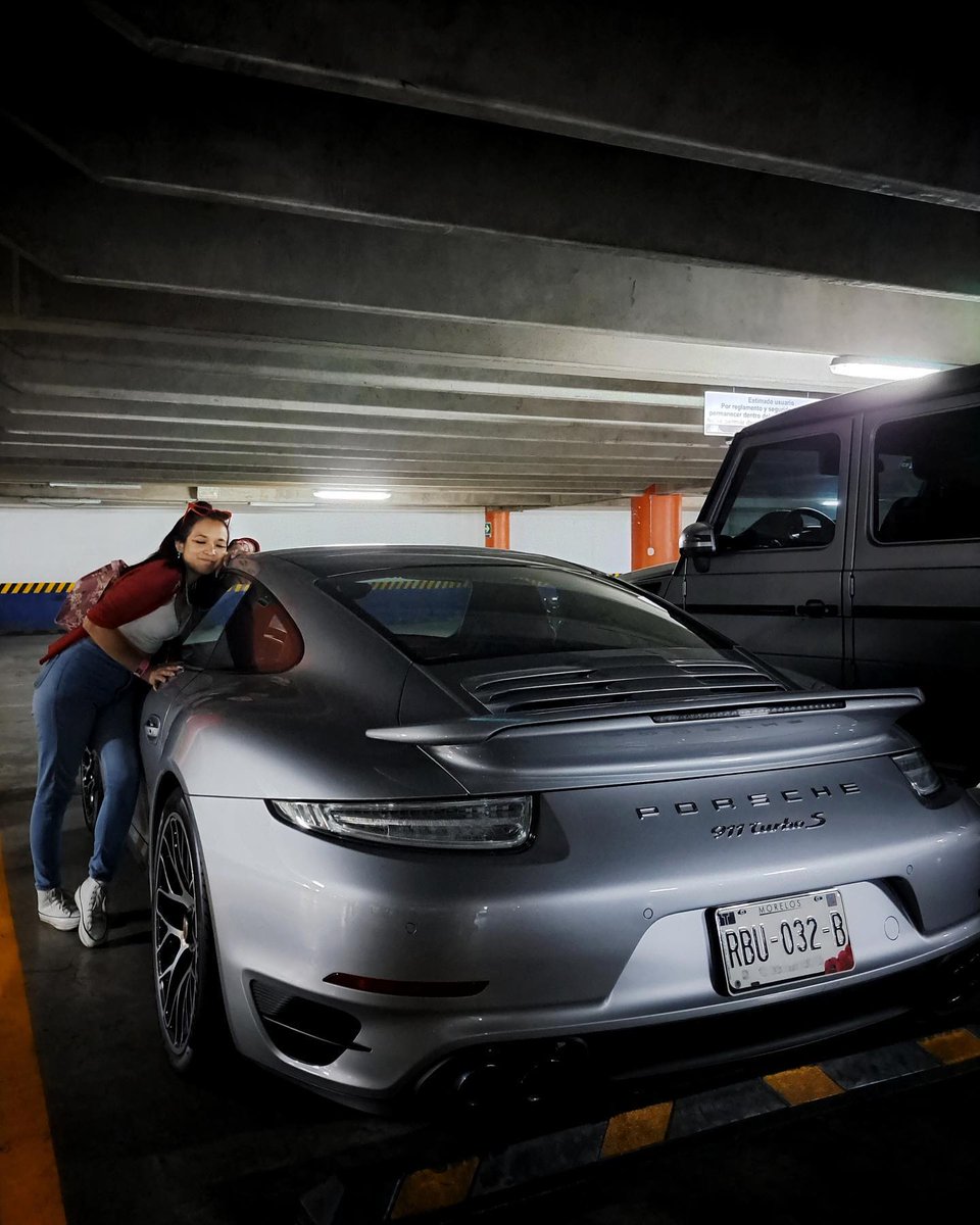 <a href="/Angie_cinnamon/">Angie Cinnamon</a> Es la perfecta WANNABE que gusta de caminar y entrar a locales en la Roma, Condesa y Polanco, ¡PERO JAMÁS VIVIRÁ AHÍ! Ahora entiendo su rabia contra un servidor. Ella abraza Porsches ajenos en los estacionamientos: