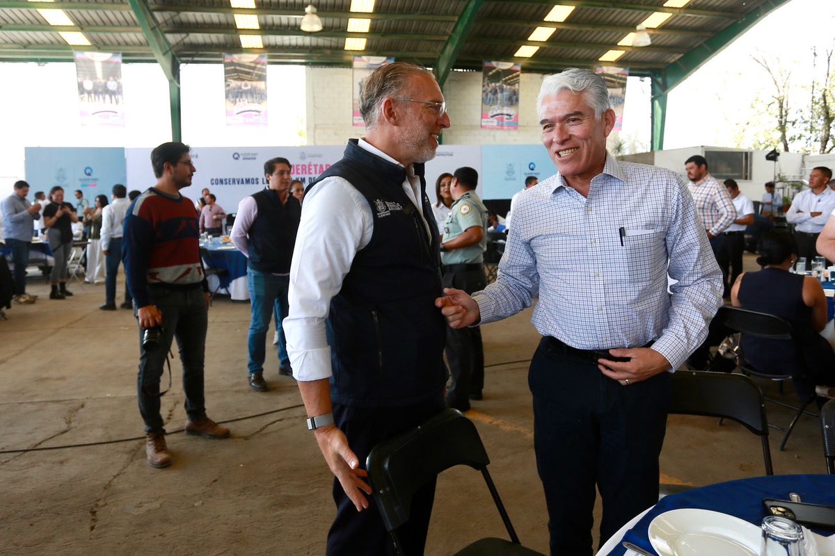 Acompañamos a nuestro gobernador Mauricio Kuri en el evento del Día del Caminero 2025, encabezado por la Mtra. Sonia Carrillo.
Reconocemos y celebramos el esfuerzo de quienes, con su trabajo diario, construyen y mantienen los caminos que impulsan el desarrollo y progreso de Qro.