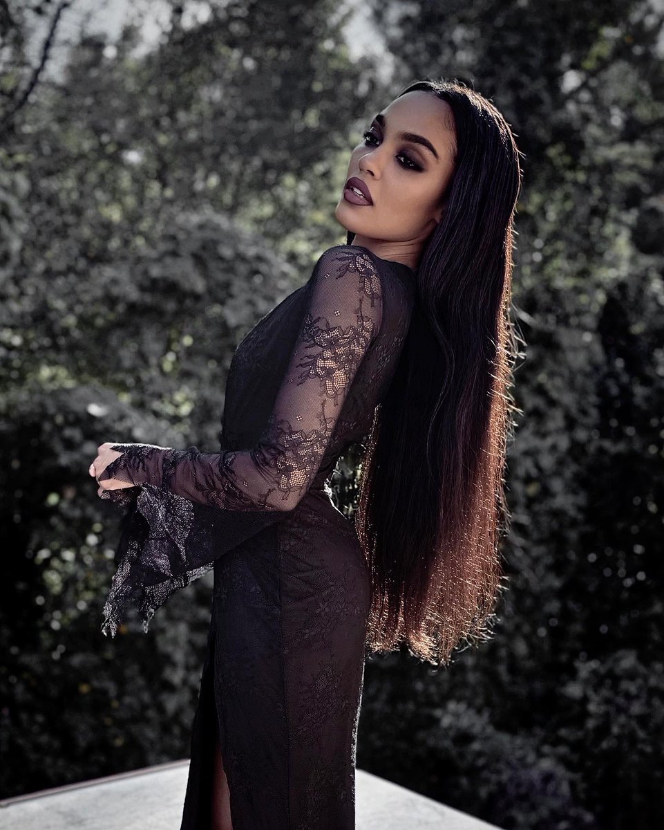Morticia Addams 🥀   1/2