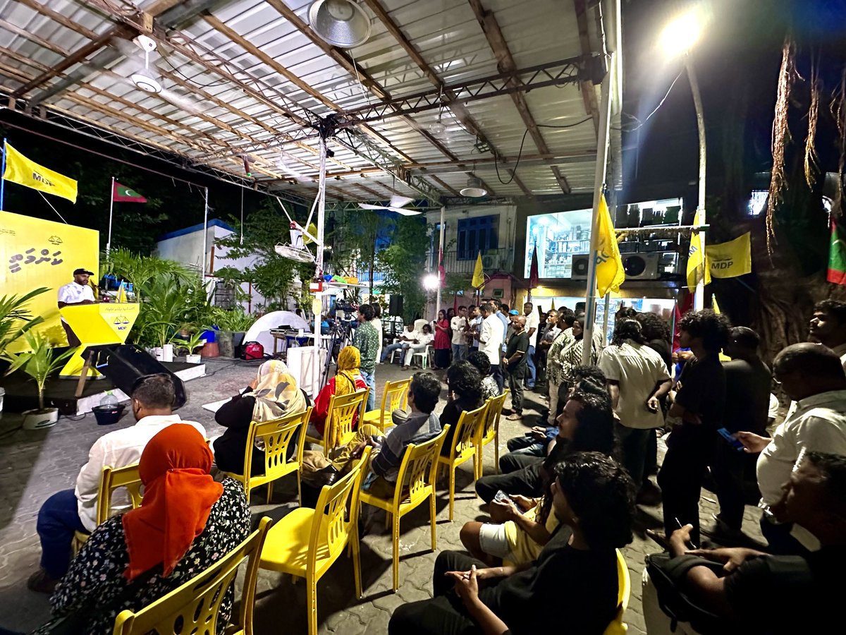 charly_thuthu's tweet image. ޕީޓްރަލް ޕާކް ކަންމަތީ ބައްދަލުވުން ފެށިގެން ކުރިއަށްދަނީ.

#LootuvaifiLootuvaifi