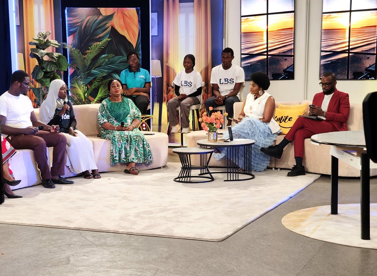 nufiaco's tweet image. TDEV &amp;amp; NUFIA SUR LE PLATEAU DE LAPOZ

Hier nous étions invités sur le plateau de l’émission Lapoz (@TVTOfficiel) pour parler de la communauté #TDEV, et du AI Africa Camp, la formation phare de l&apos;année qui met l’intelligence artificielle au cœur de la créativité en Afrique 🌍💡.