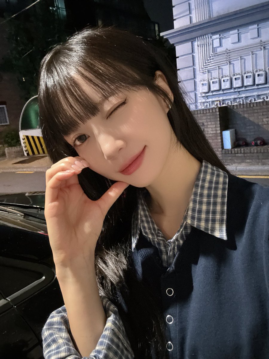 기온별 옷차림
22~20도: 긴팔티 , 면바지 , 슬랙스
19~17도: 가디건 , 니트 , 맨투맨 , 후드 , 긴바지
16~12도: 자켓 , 가디건 , 니트
11~9도: 코트 , 점퍼 , 기모있는바지
8~5도: 히트텍 , 기모옷
4도 이하: 유빈이 품속으로 들어가기