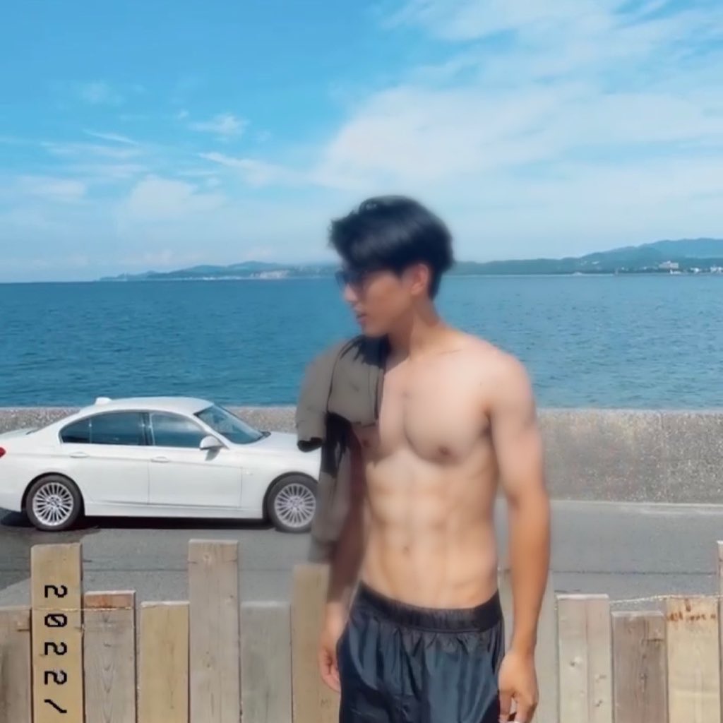 kakeru020339's tweet image. こう見えて僕高校和太鼓部、部長、全国2位の元バキバキゴリラボディでした