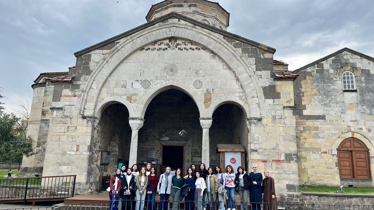 Trabzon Of Gençlik Merkezi (@gsb_ofgm) on Twitter photo Yeni döneme sıcacık bir başlangıç! ☀️
GSB Hamidiye Yurdu ailemize yeni katılan öğrencilerimizle Trabzon’un tarihi ve doğal güzelliklerinde dolu dolu bir gün geçirdik. 💚
Tanıştık, gezdik, kaynaştık! 🎒✨
#GelinTanışOlalım … 🥰
<a href="/OA_BAK/">Dr. Osman Aşkın Bak</a> <a href="/gencliksporbak/">Gençlik ve Spor Bakanlığı 🇹🇷</a> <a href="/GSBgenclik/">Gençlik Hizmetleri</a> Yeni döneme sıcacık bir başlangıç! ☀️
GSB Hamidiye Yurdu ailemize yeni katılan öğrencilerimizle Trabzon’un tarihi ve doğal güzelliklerinde dolu dolu bir gün geçirdik. 💚
Tanıştık, gezdik, kaynaştık! 🎒✨
#GelinTanışOlalım … 🥰
<a href="/OA_BAK/">Dr. Osman Aşkın Bak</a> <a href="/gencliksporbak/">Gençlik ve Spor Bakanlığı 🇹🇷</a> <a href="/GSBgenclik/">Gençlik Hizmetleri</a>