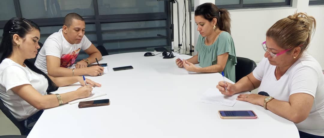 El equipo de Redes del Distrito Capital se reunió para optimizar la comunicación.El objetivo es noble: contarte cada noticia, cada logro y el trabajo diario en los centros de salud. Compartimos cómo, con promoción y prevención, construimos esperanza y cuidamos vidas. 🇻🇪🇨🇺 #Cuba