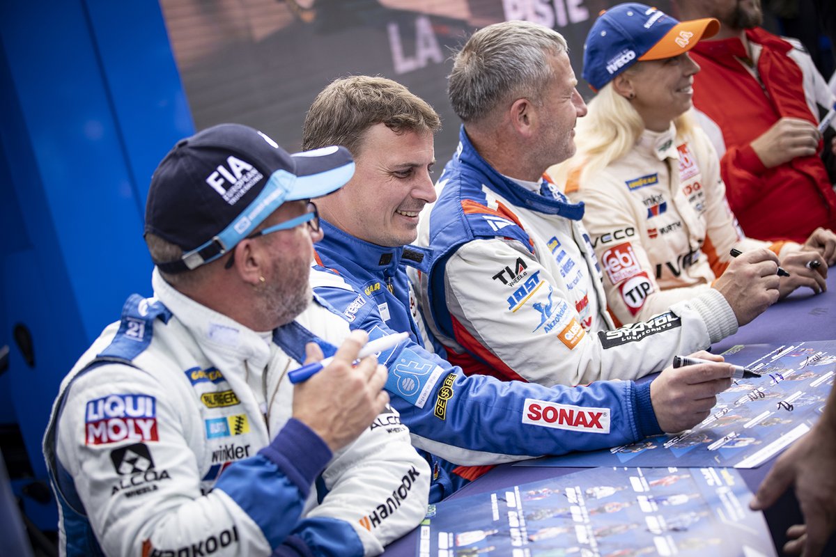 dieseltechnic's tweet image. 🏁 ¡Gran cierre de temporada 2025!

Diesel Technic felicita a Sascha Lenz y @SLTruckSport30 por su 4.º puesto en el @FIA_ETRC 
t1p.de/4dvtd
🔧 Su MAN TGX con piezas DT Spare Parts demostró fiabilidad y rendimiento extremo 💪