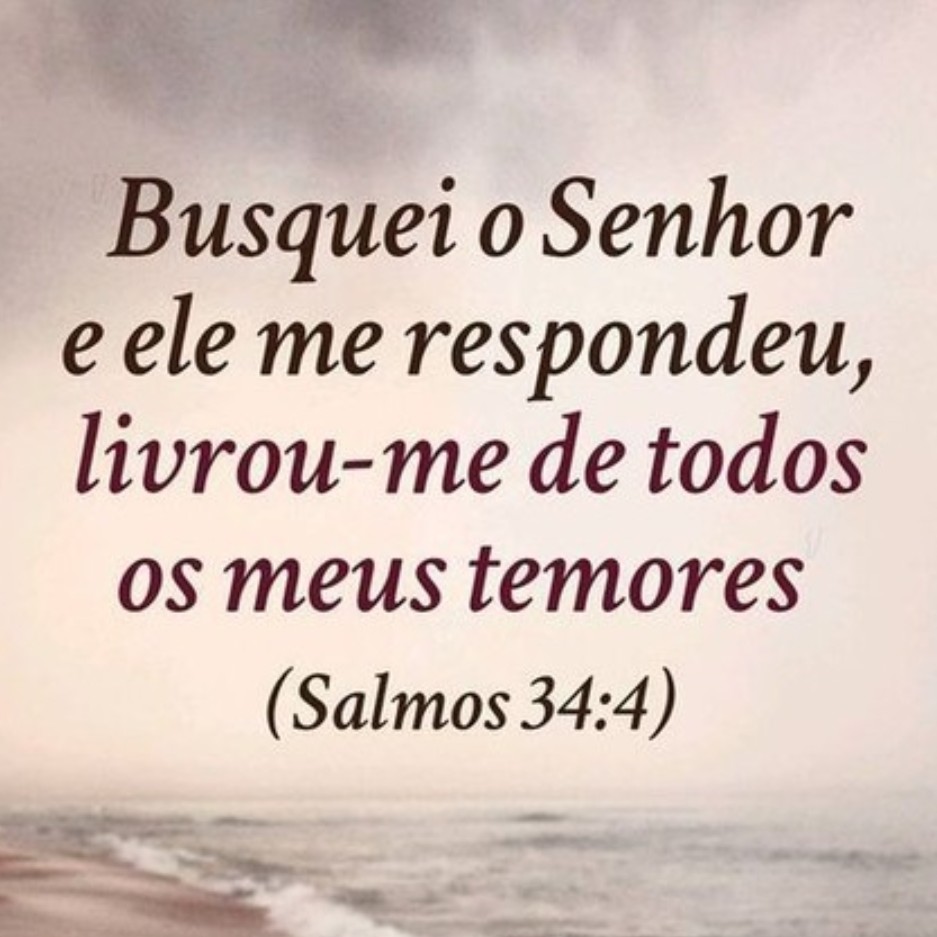 Certamente você viverá momentos de angústia, desespero, medo e dúvidas. Mas nunca se esqueça que o mesmo Deus que hoje parece ter te esquecido, é o mesmo Deus que te escolheu em meio a muitos! Você é escolhido dEle e nada pode te separar do Seu amor, nem mesmo a morte.