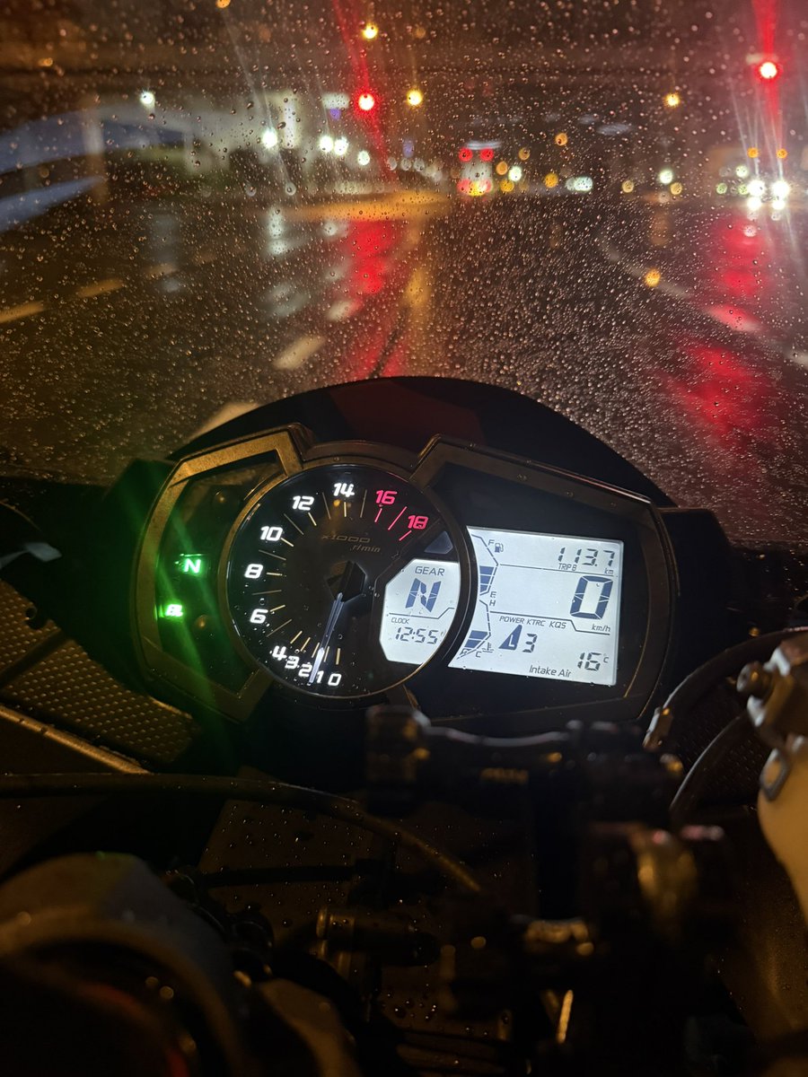 確認(  ˊᵕˋ  ) AKRAPOVIC 