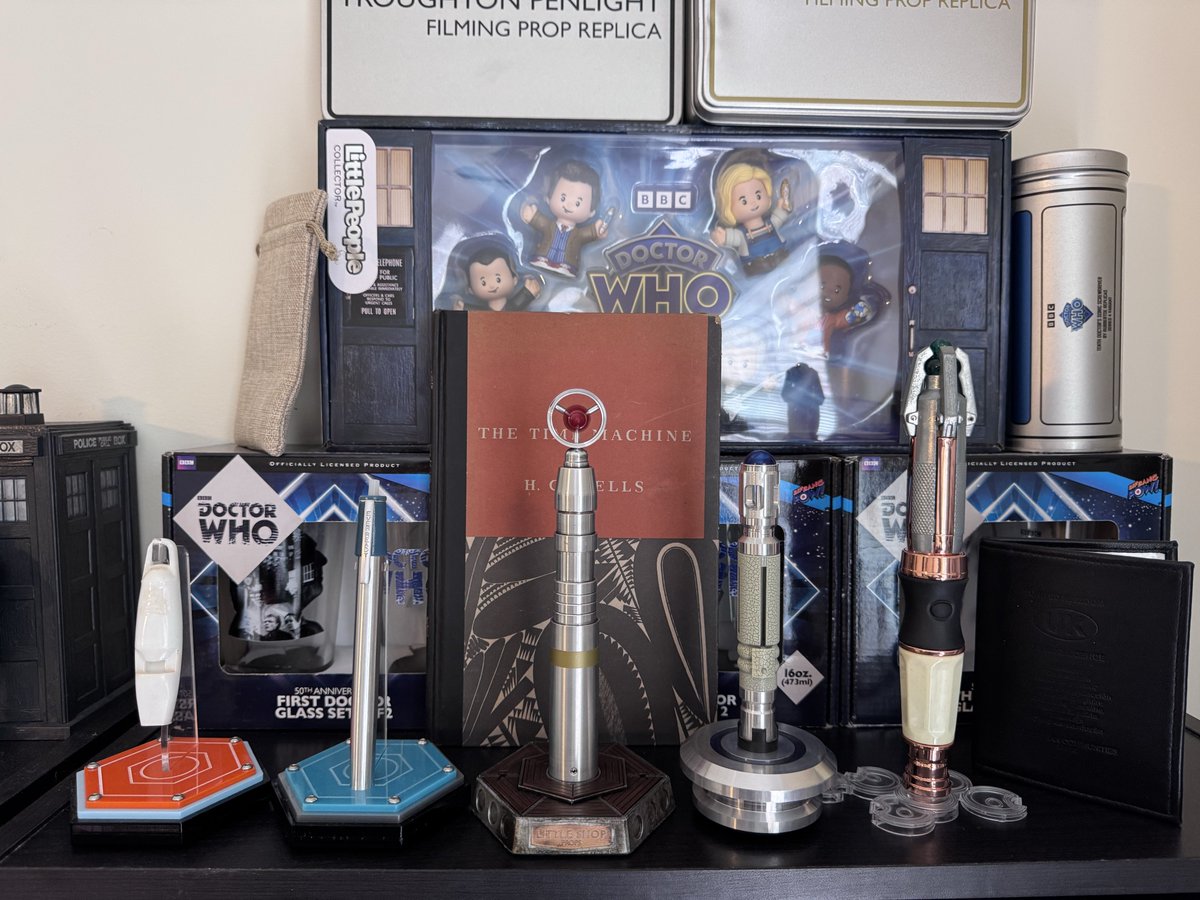 After sending a couple sonics to Little Shop Props for repairs, I’m happy to have all my replicas back on the shelf!